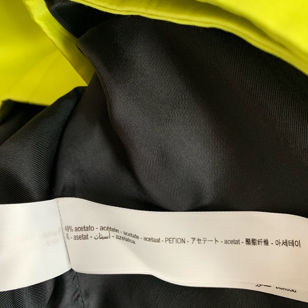 MASSIMO DUTTI
STUDIO DOUBLE-BREASTED CROPPED BLAZER IN LIME - Picture 8 of 9